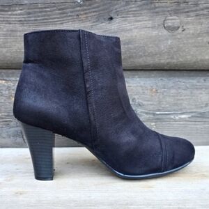 AEROSOLES NEW Scrole Book Modern Minimalist Stacked Heel Bootie 8M